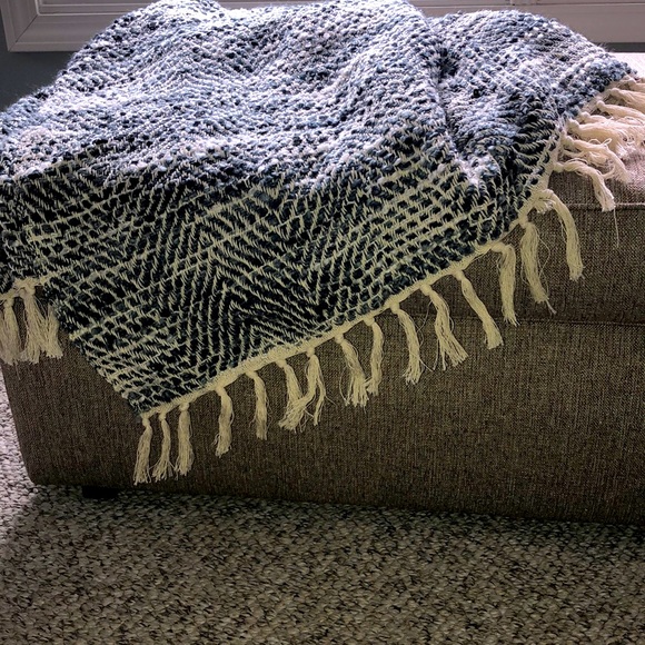 Throw - Picture 8 of 11